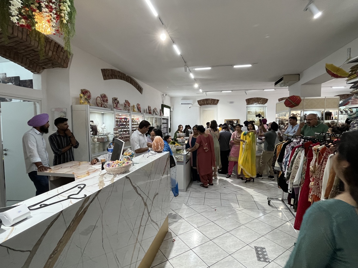Ethnic Wear abbiagliamento Brescia Locali (16)