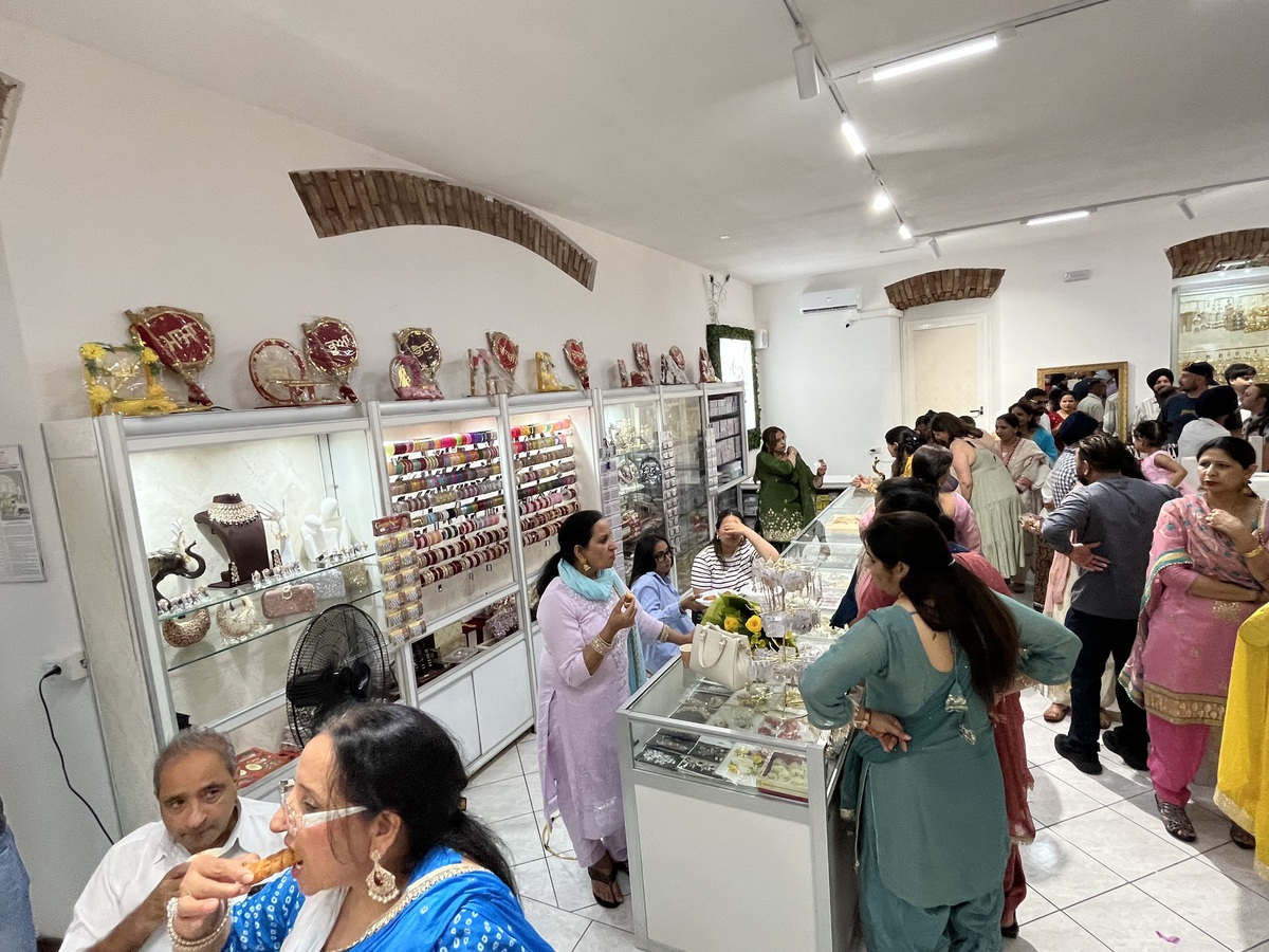 Ethnic Wear abbiagliamento Brescia Locali (18)