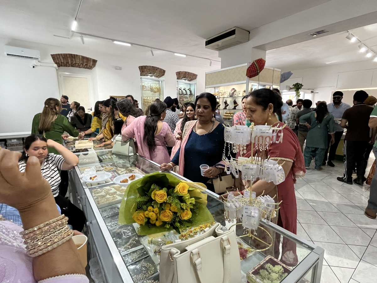 Ethnic Wear abbiagliamento Brescia Locali (19)