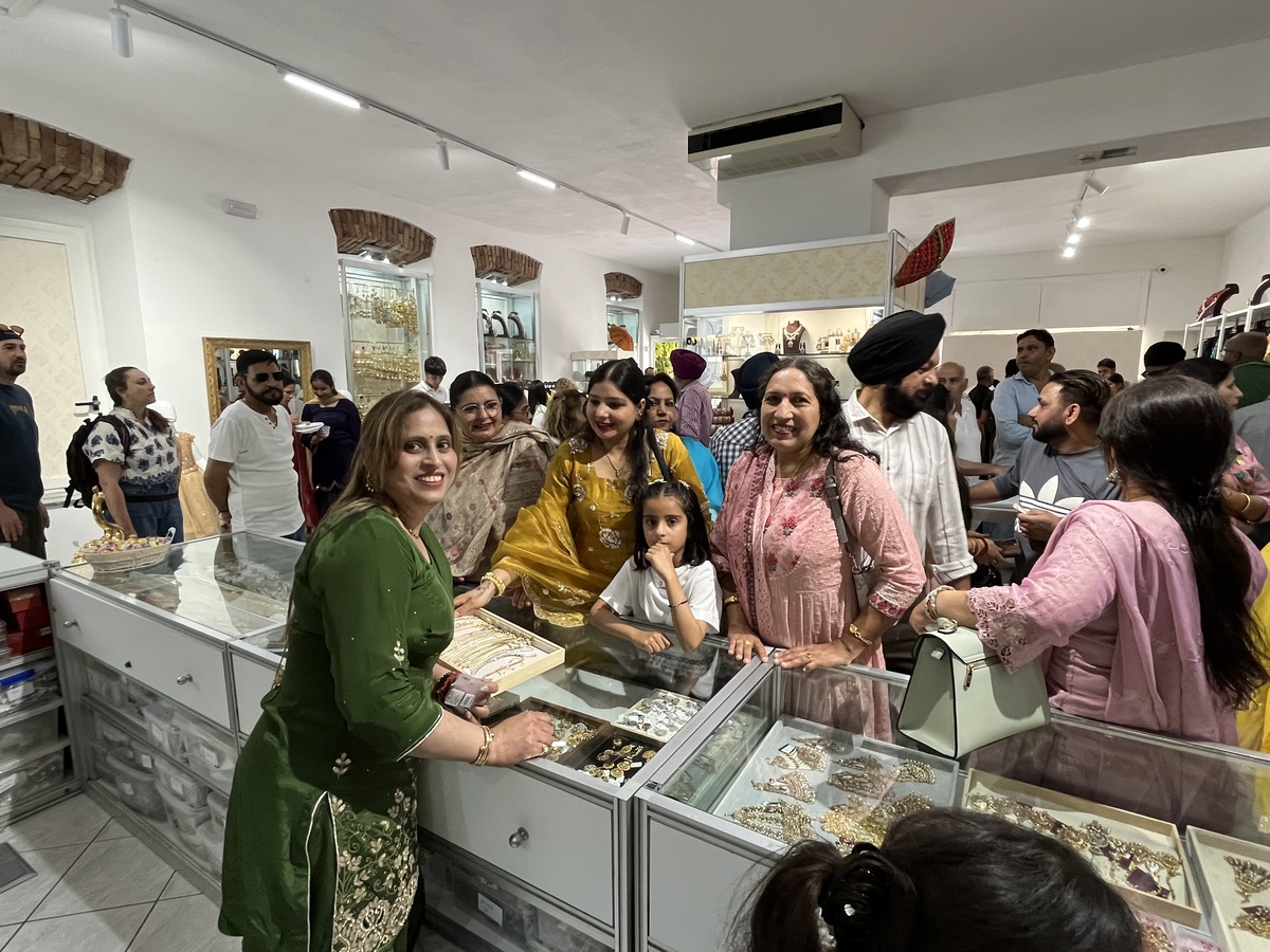 Ethnic Wear abbiagliamento Brescia Locali (21)