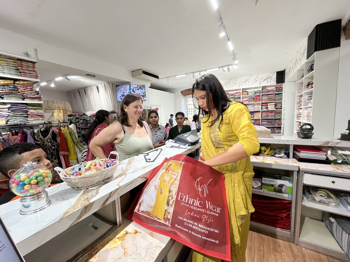 Ethnic Wear abbiagliamento Brescia Locali (34)