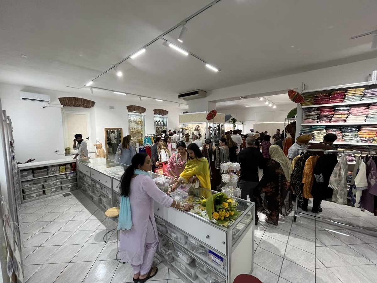 Ethnic Wear abbiagliamento Brescia Locali (46)