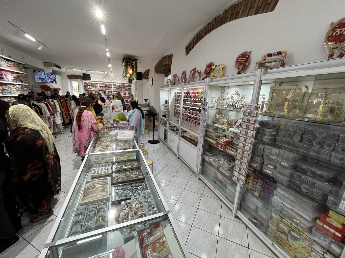 Ethnic Wear abbiagliamento Brescia Locali (47)