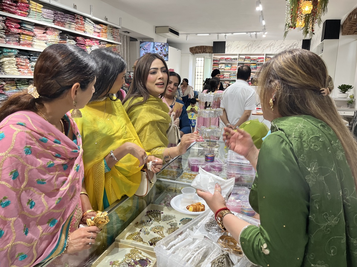 Ethnic Wear abbiagliamento Brescia Locali (50)