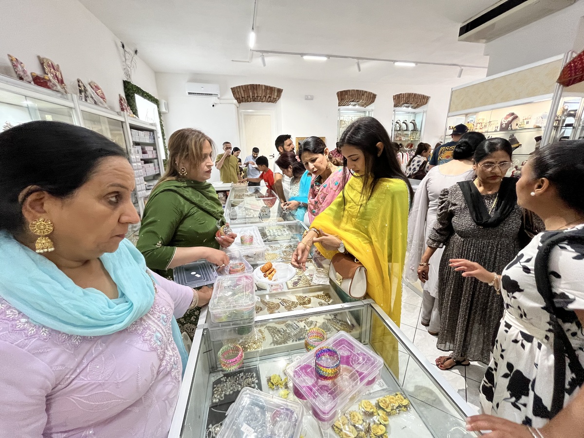 Ethnic Wear abbiagliamento Brescia Locali (57)